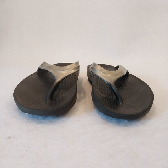 OOFOS Flip Flop Thong Sandal Womens 8 Silver Gray OOlala Cushioned Comfort - Picture 7 of 9